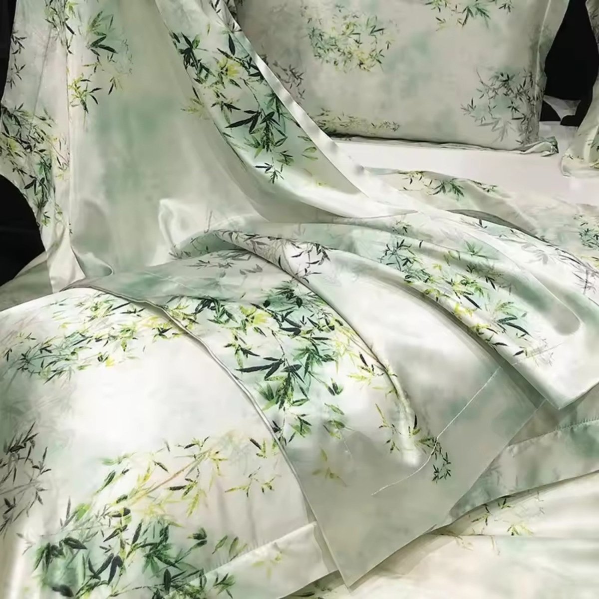 Mulberry Silk Pillowcase with Temperature-Regulating Breathable Fabric