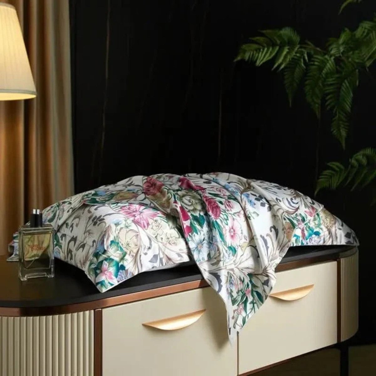 Mulberry Silk Pillowcase with Temperature-Regulating Breathable Fabric