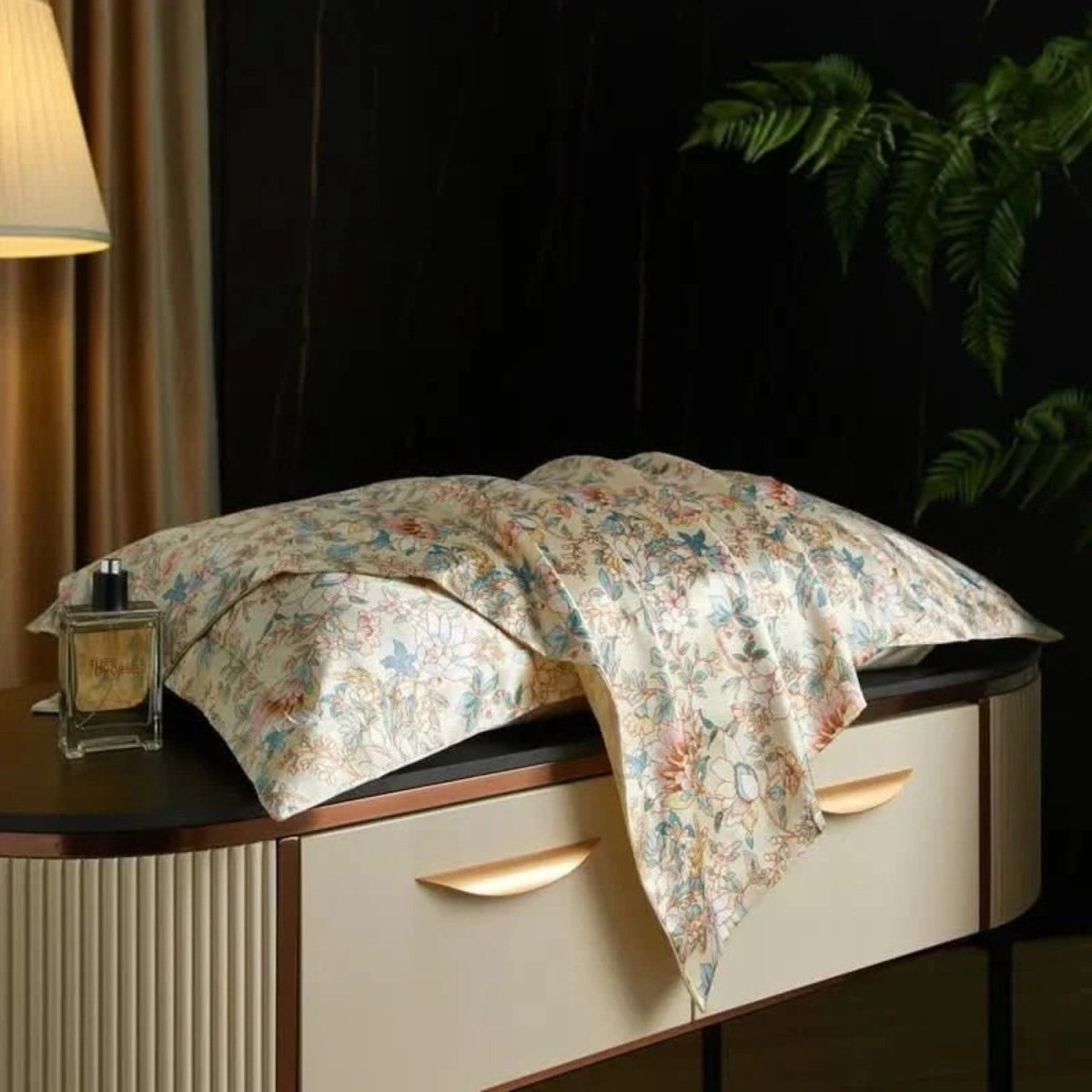 Mulberry Silk Pillowcase with Temperature-Regulating Breathable Fabric