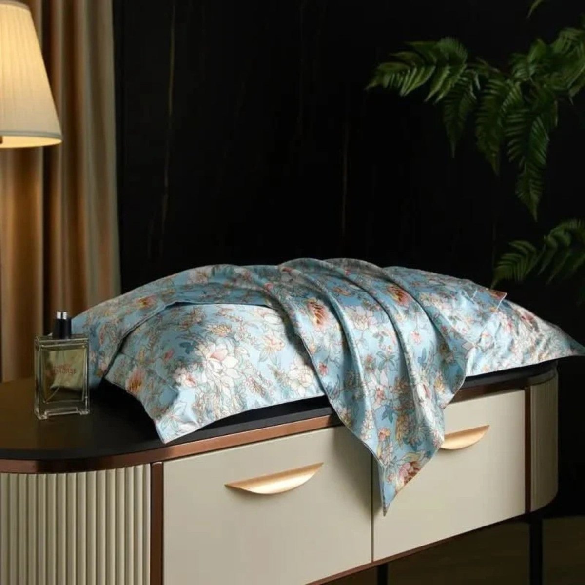Mulberry Silk Pillowcase with Temperature-Regulating Breathable Fabric