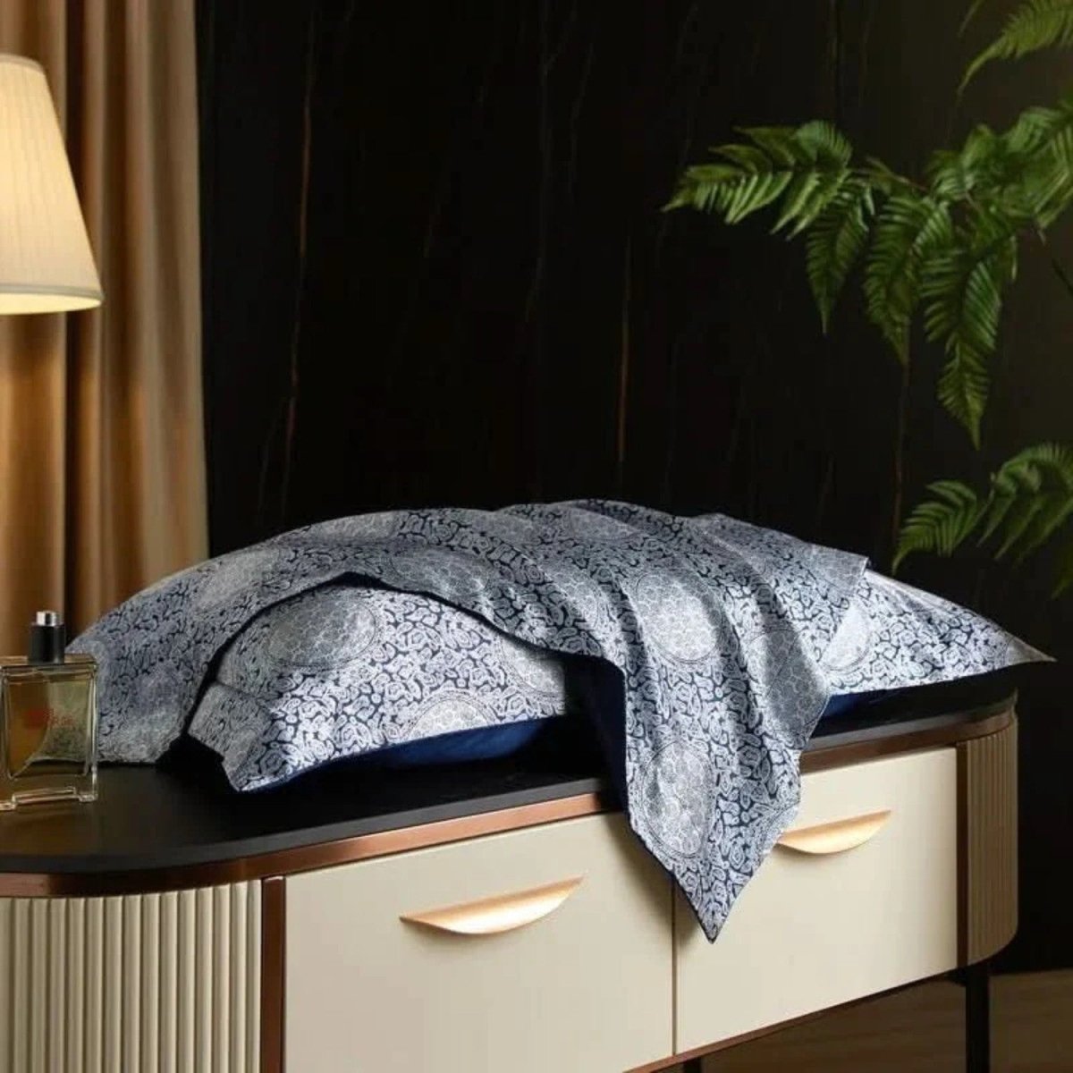 Mulberry Silk Pillowcase with Temperature-Regulating Breathable Fabric