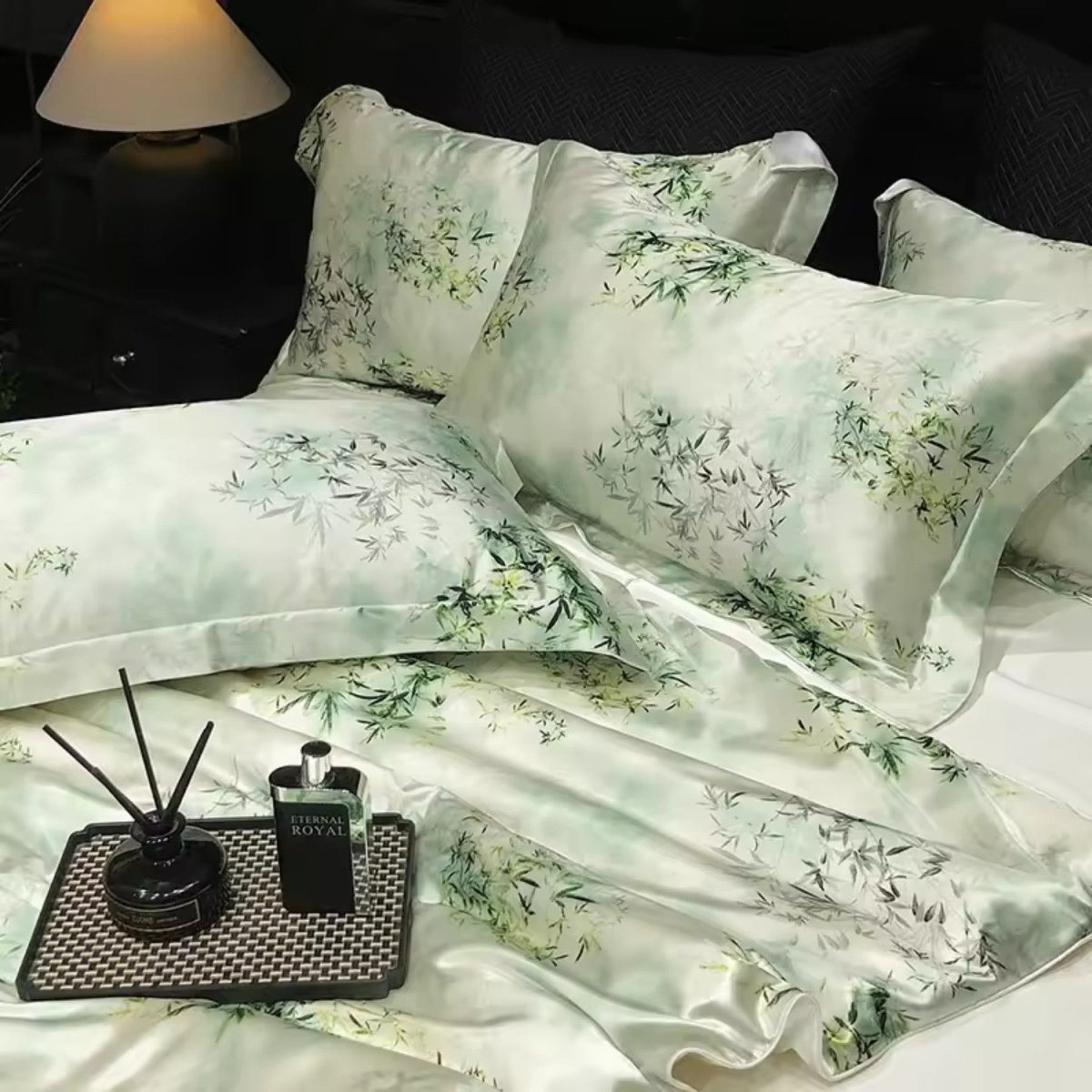 Mulberry Silk Pillowcase with Temperature-Regulating Breathable Fabric