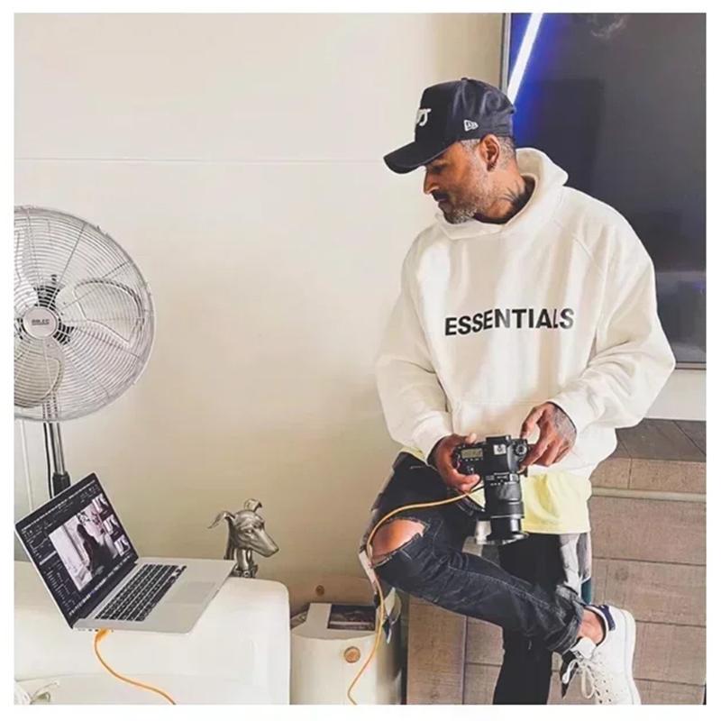 Men's Timeless Comfort Hoodie - Versatile Cotton Blend
