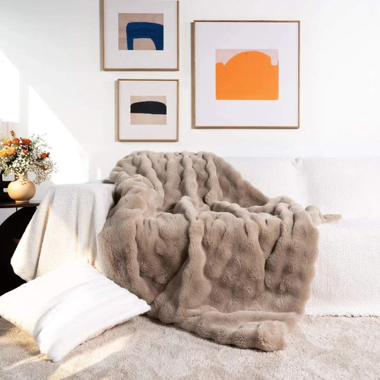 Faux Fur Weighted Throw Blanket for Cozy Comfort