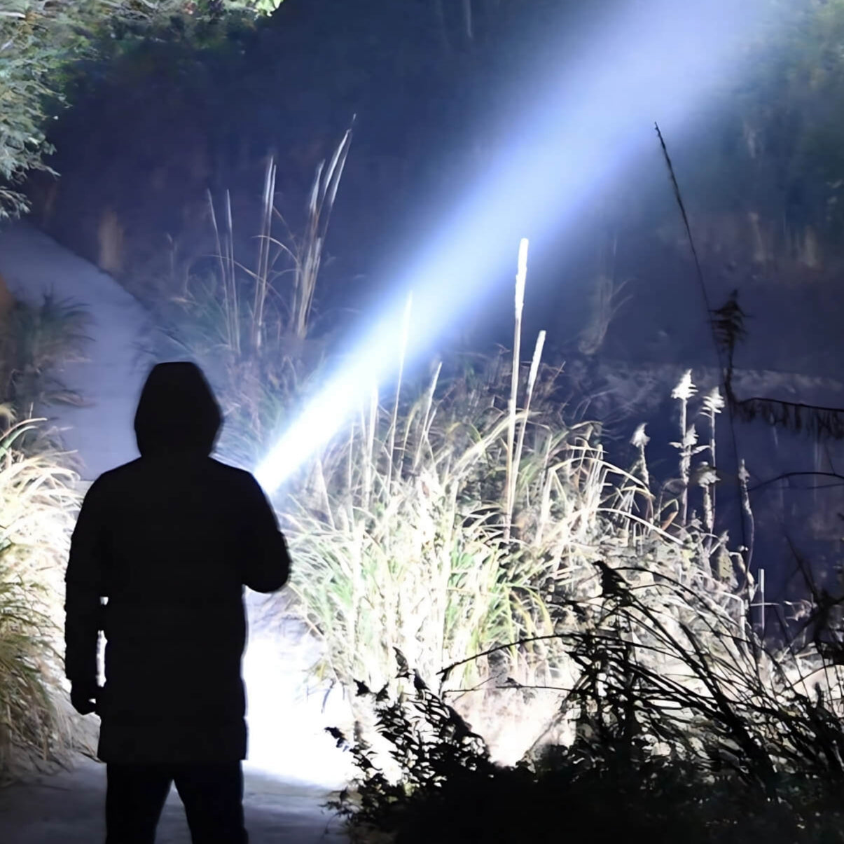 Rechargeable LED Flashlight with 500m Range and Long Battery Life