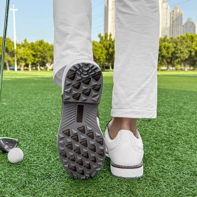 Men's Classic Waterproof Golf Shoes with Brogue Stitching
