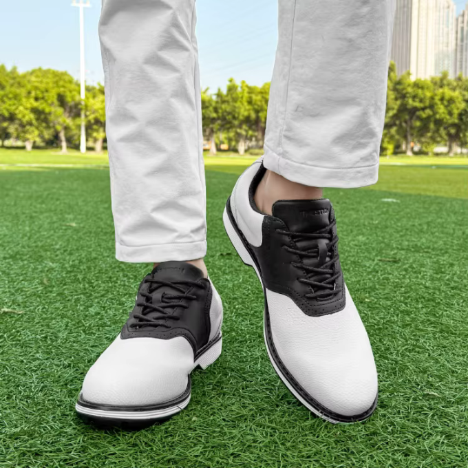 Men's Classic Waterproof Golf Shoes with Brogue Stitching