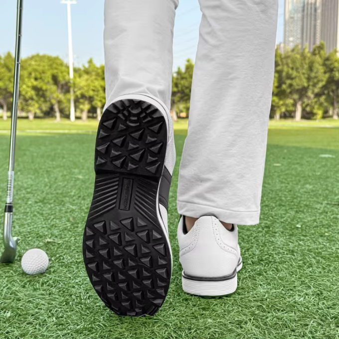 Men's Classic Waterproof Golf Shoes with Brogue Stitching