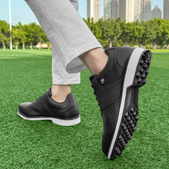 Men's Classic Waterproof Golf Shoes with Brogue Stitching