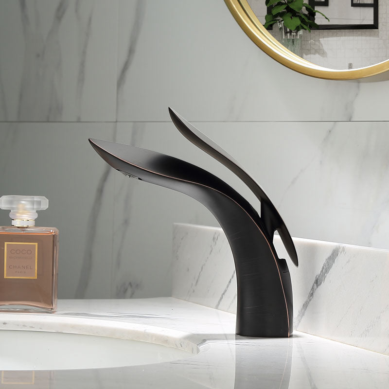 Contemporary Brass Bathroom Faucet with Elegant Handle