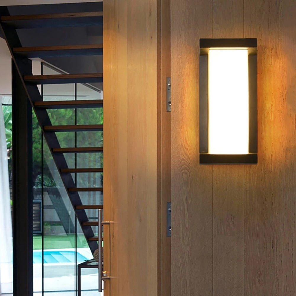 Modern Vertical LED Outdoor Lamp - Weather-Resistant Illumination