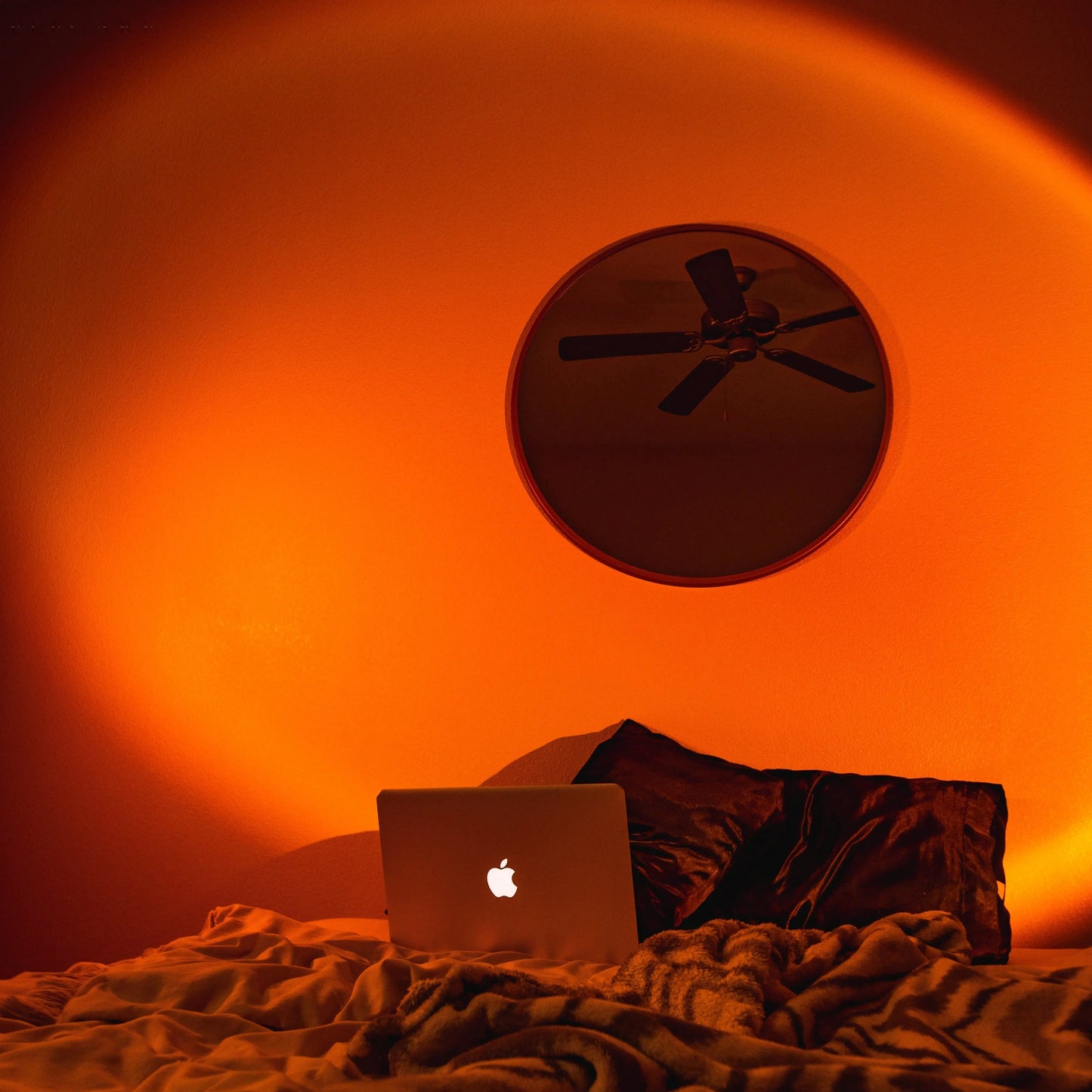 LED Sunset Projector with Remote Control – Adjustable Ambient Lighting