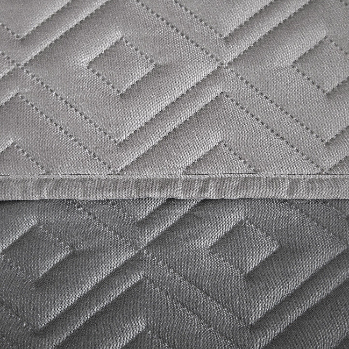 Water-Repellent Quilted Sofa Cover Pet Protector Non-Slip Throw