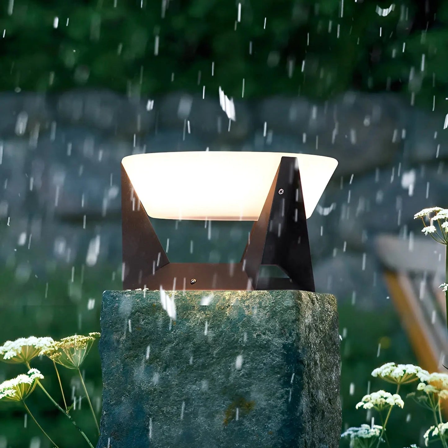 Solar Japanese Garden Lamp - Eco-Friendly Outdoor Lighting