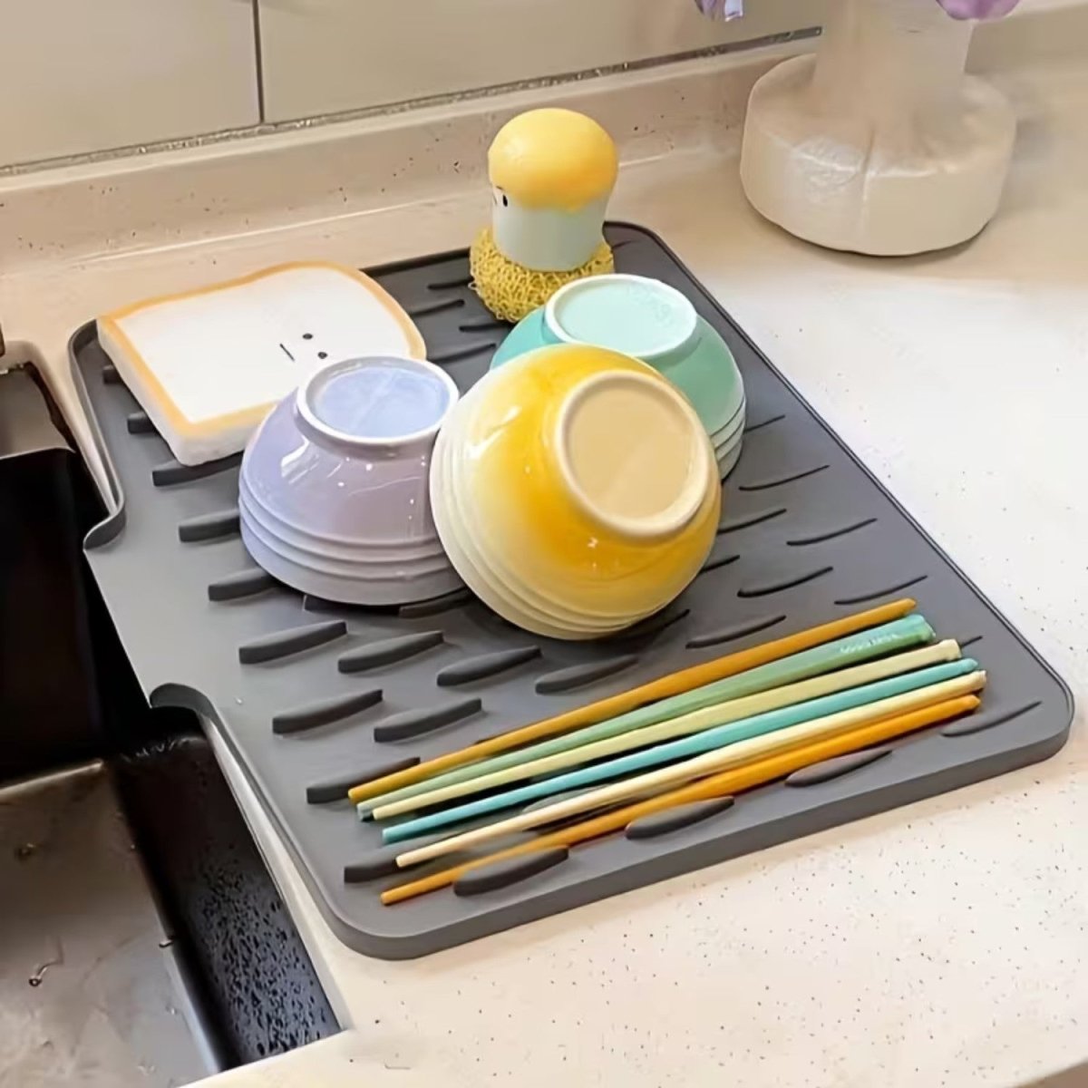 Silicone Draining Mat with Sloped Surface for Quick Drying