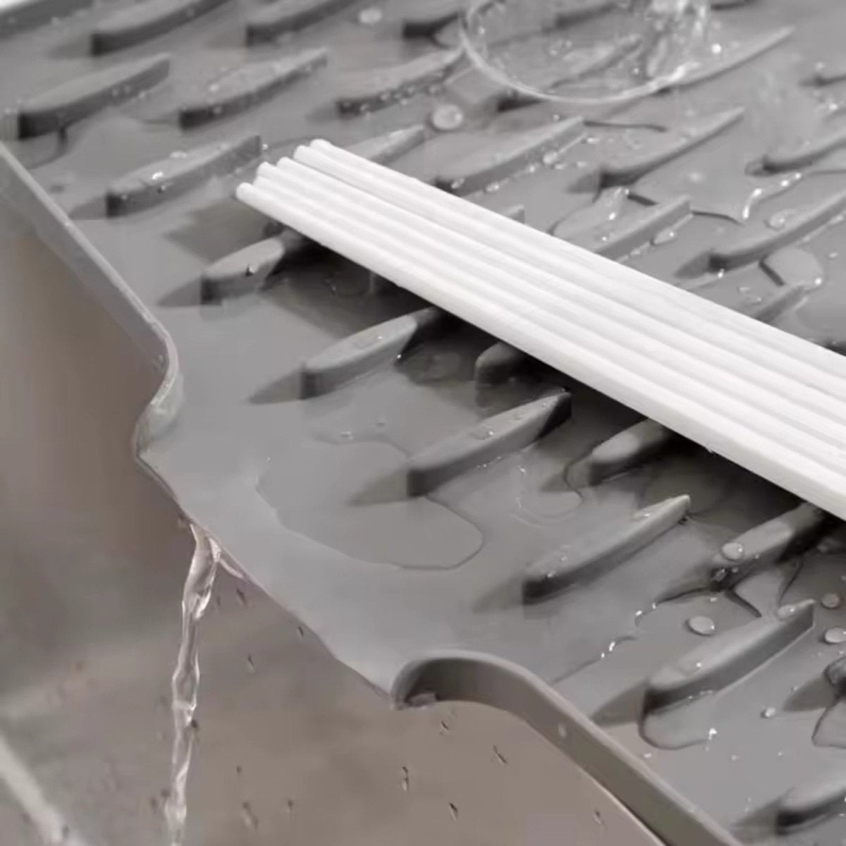 Silicone Draining Mat with Sloped Surface for Quick Drying
