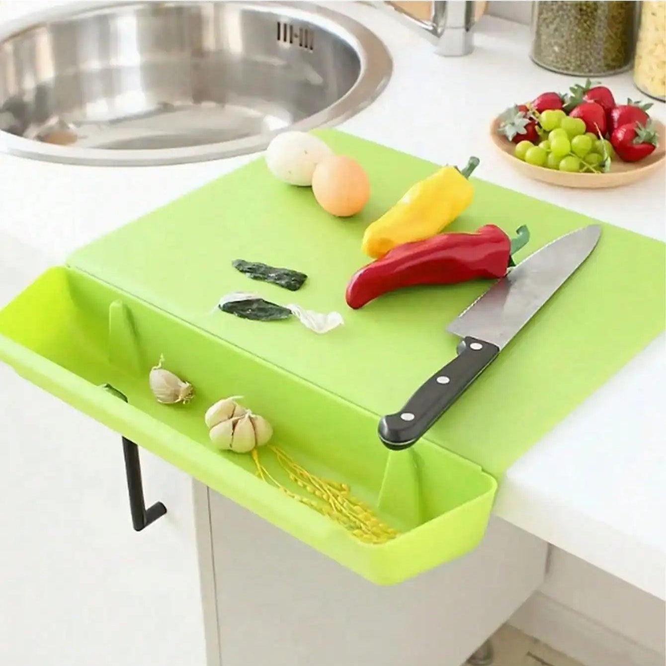 2-in-1 Cutting Board with Removable Container
