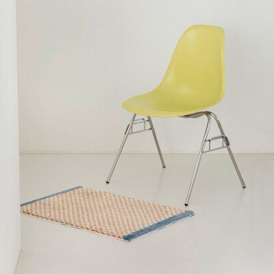 Plush Non-Slip Bathroom Rug with Check Pattern