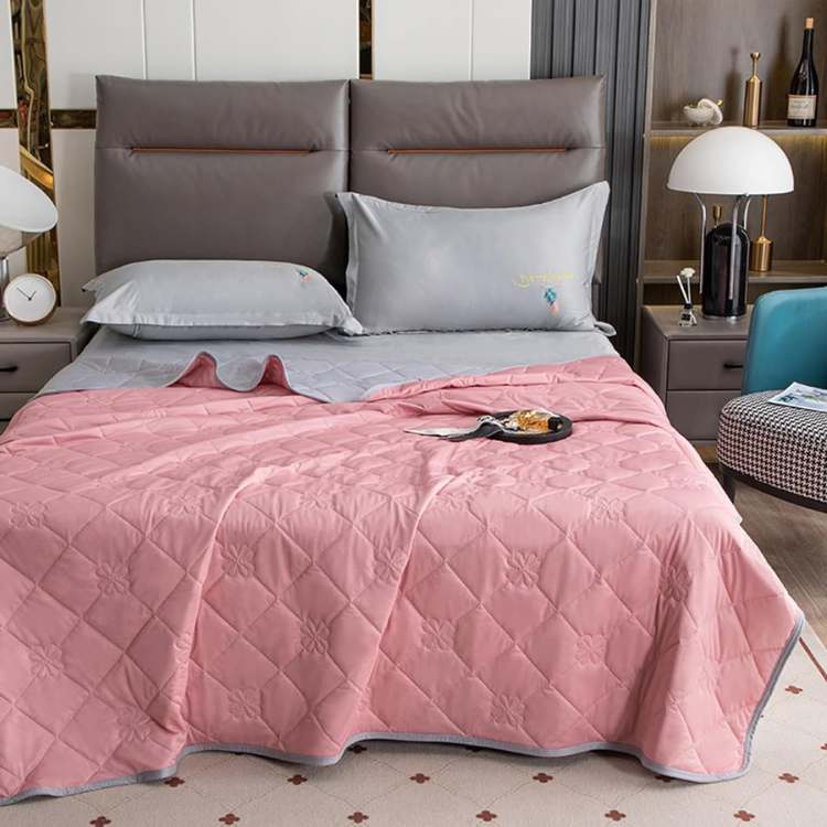Hypoallergenic Summer Breeze Cooling Blanket