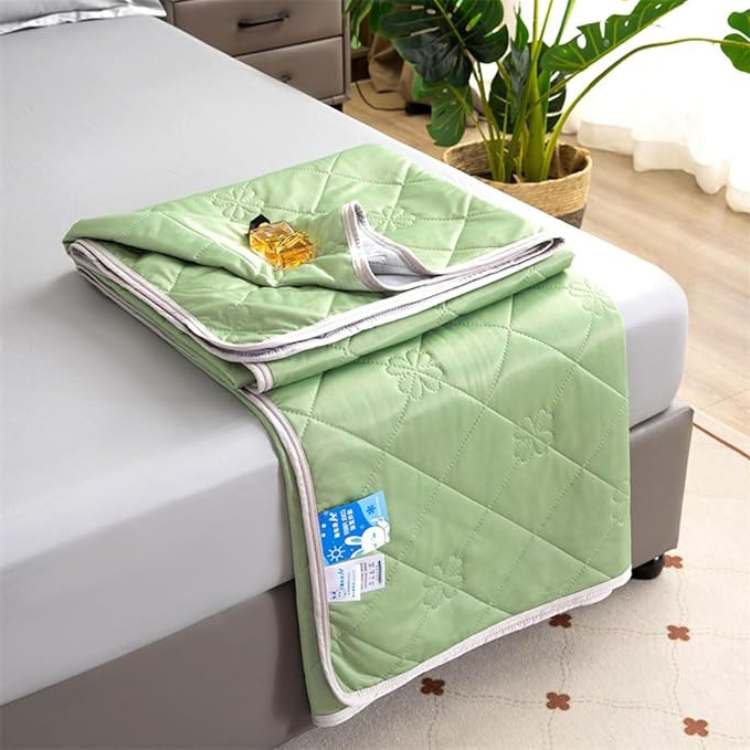 Hypoallergenic Summer Breeze Cooling Blanket