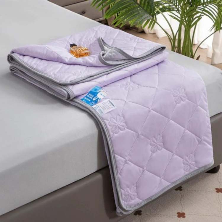Hypoallergenic Summer Breeze Cooling Blanket