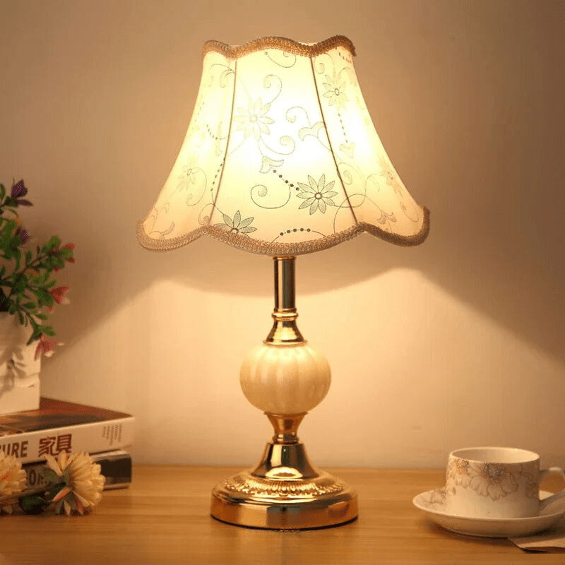 Scandinavian Vintage Table Lamp with LED Light