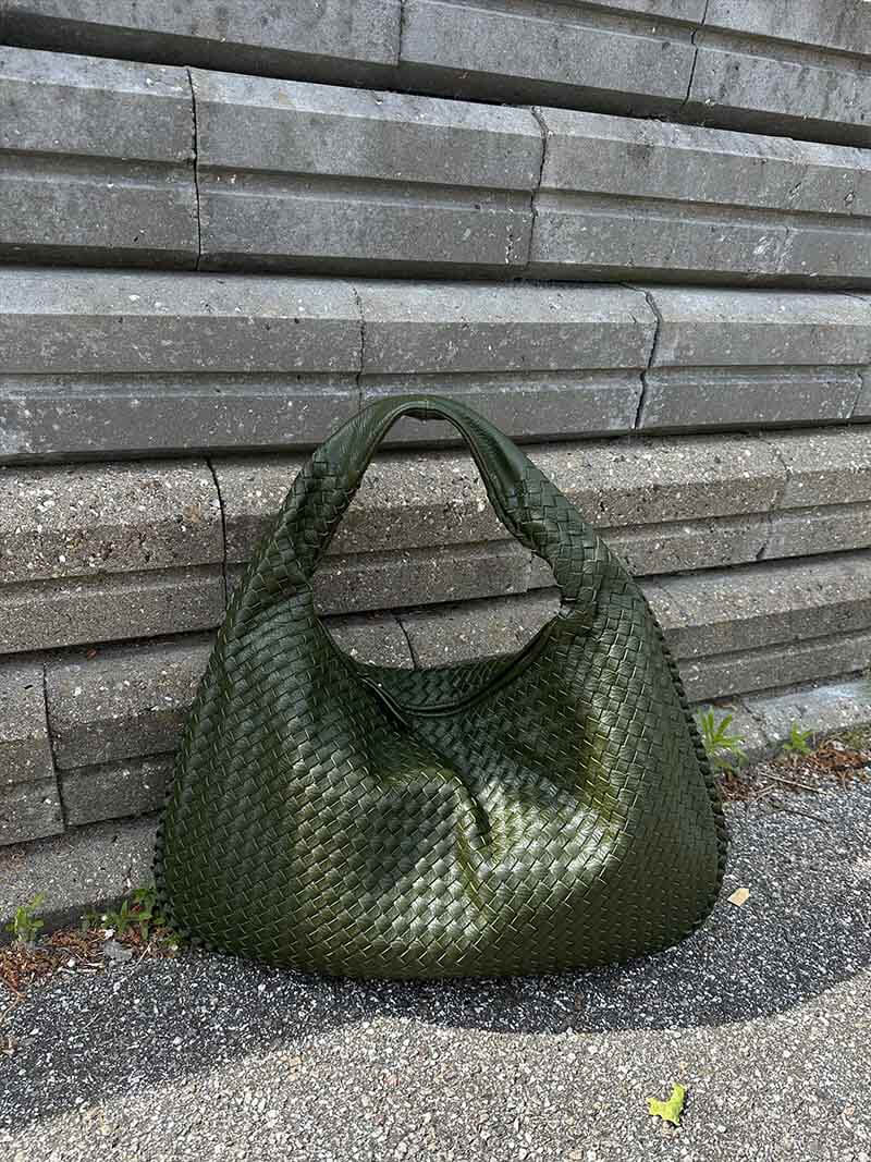 Elegant Woven Grid Shoulder Bag for Everyday Use