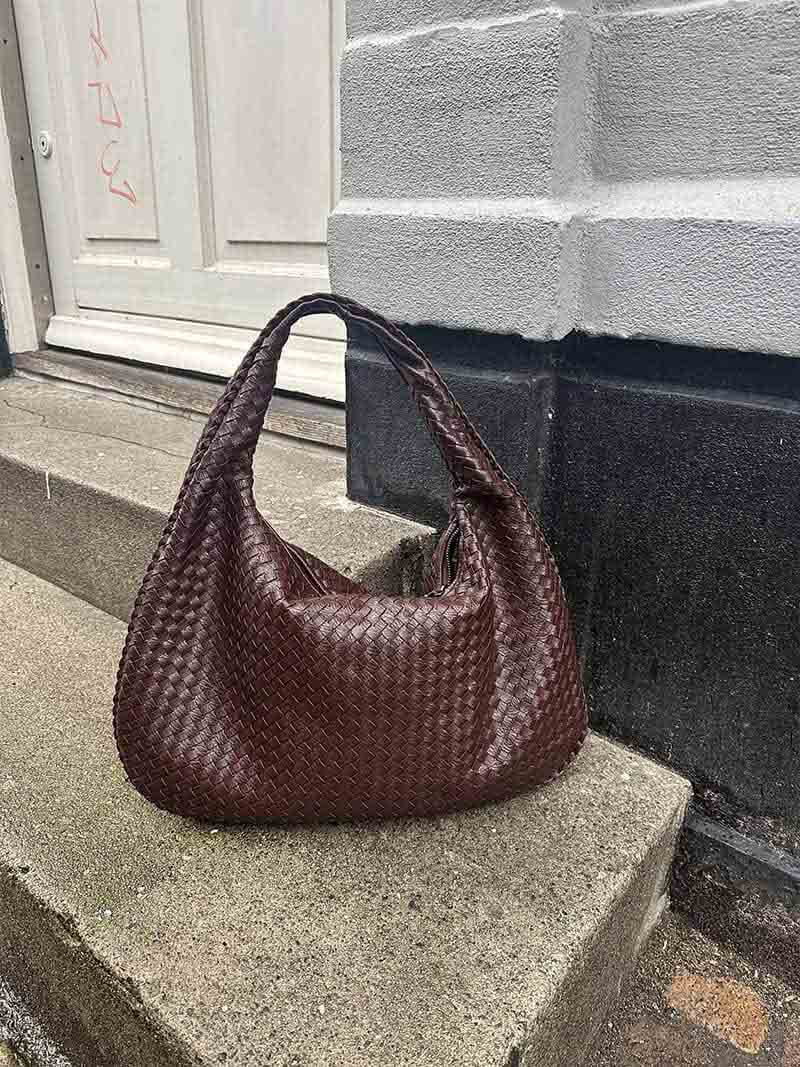 Elegant Woven Grid Shoulder Bag for Everyday Use