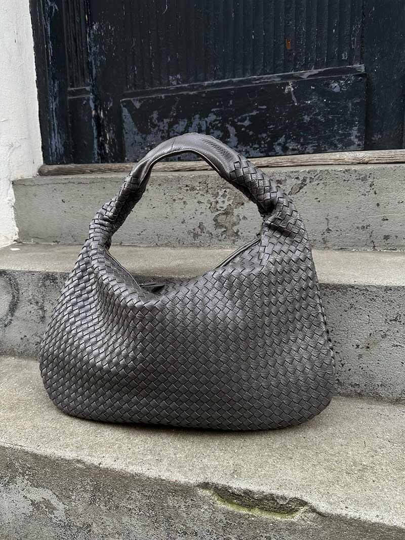 Elegant Woven Grid Shoulder Bag for Everyday Use