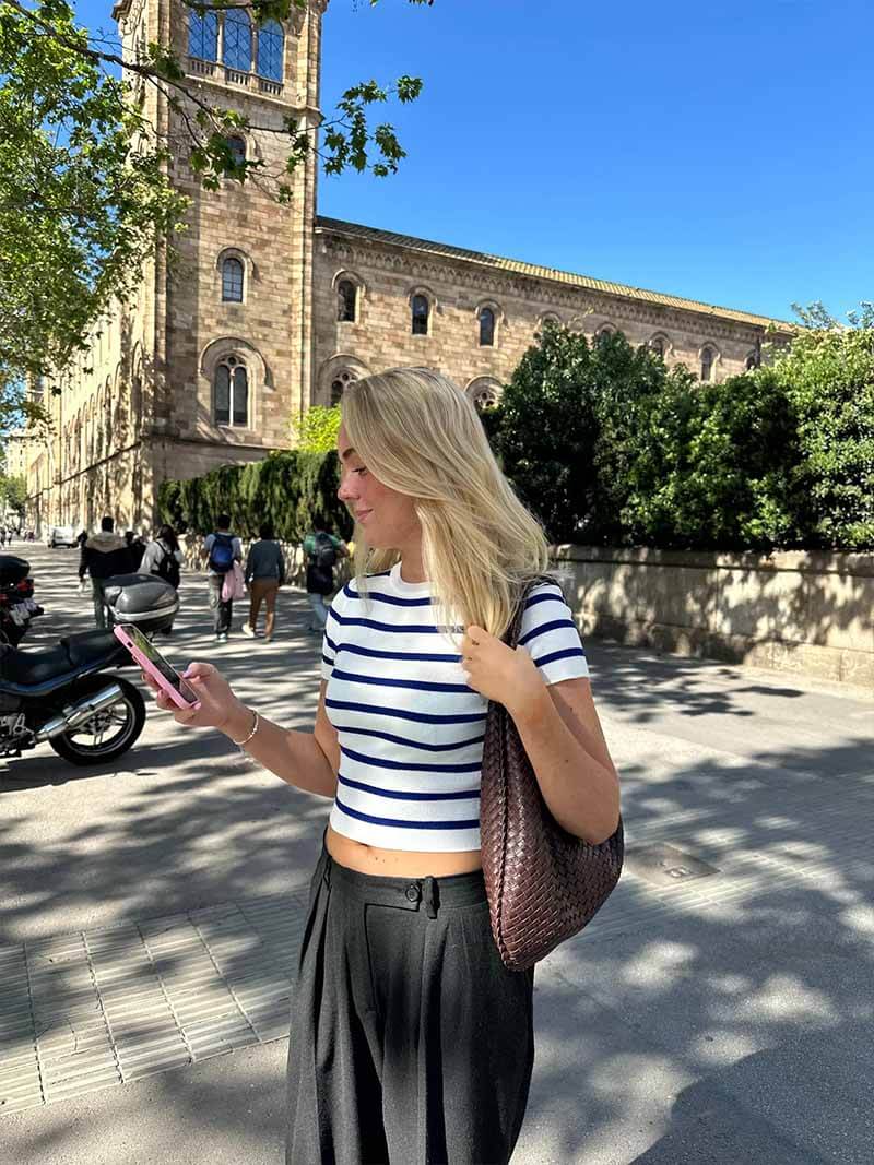 Elegant Woven Grid Shoulder Bag for Everyday Use