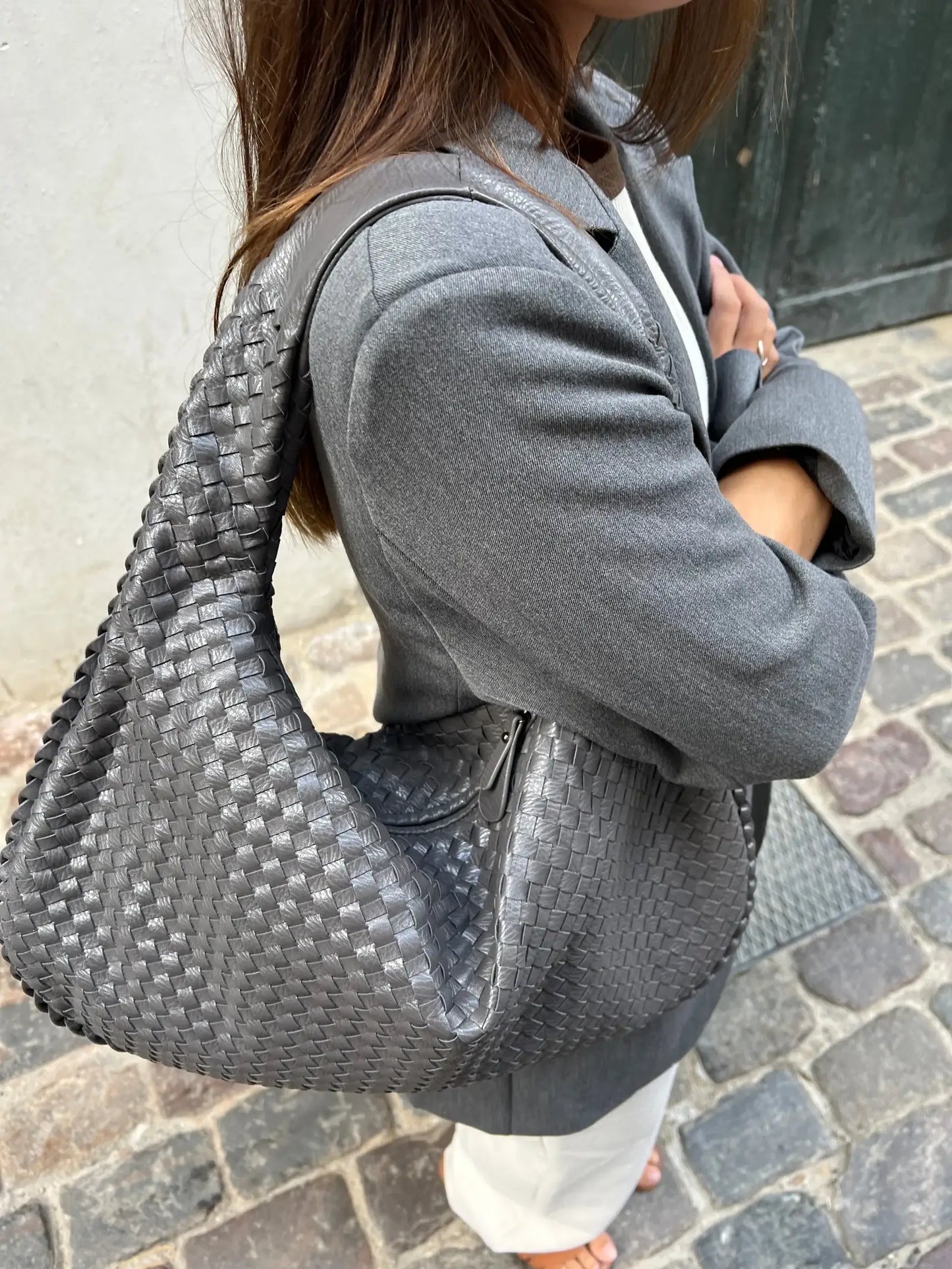 Elegant Woven Grid Shoulder Bag for Everyday Use