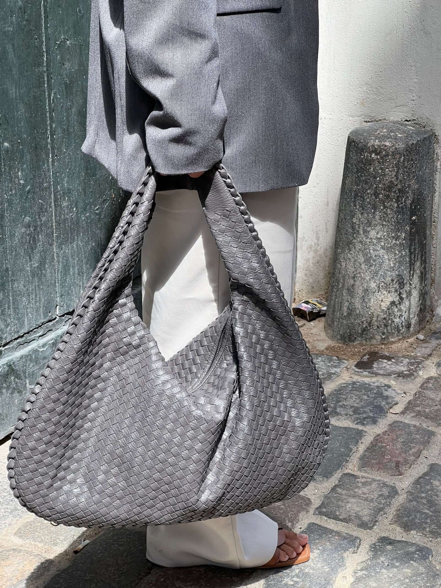 Elegant Woven Grid Shoulder Bag for Everyday Use
