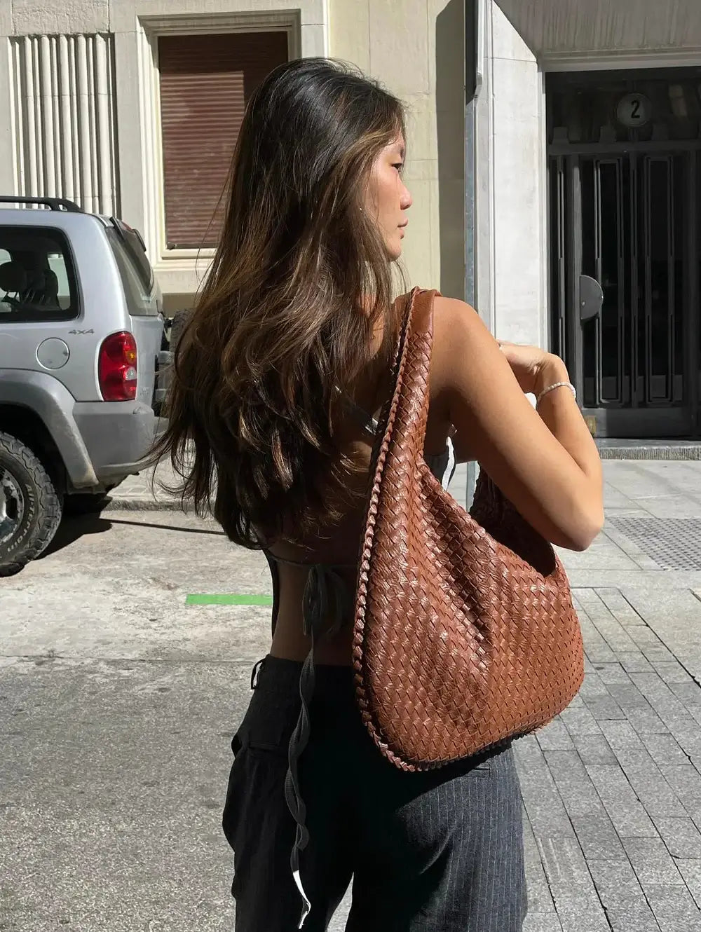 Elegant Woven Grid Shoulder Bag for Everyday Use
