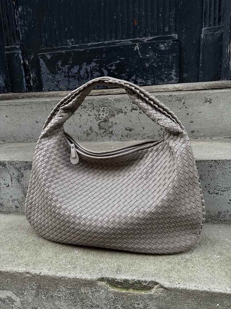 Elegant Woven Grid Shoulder Bag for Everyday Use