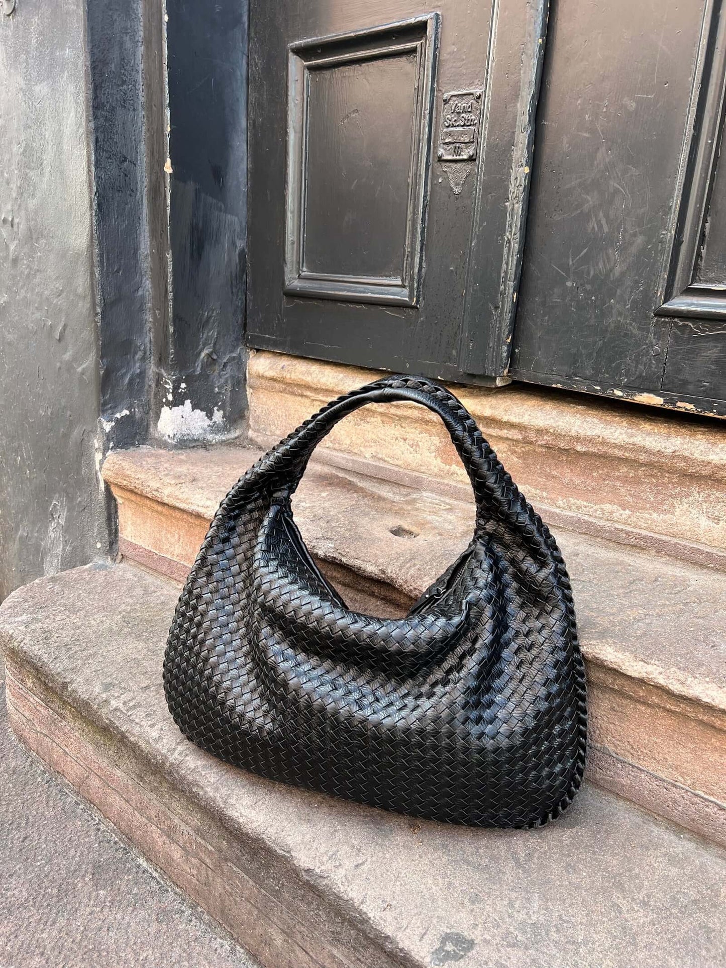Elegant Woven Grid Shoulder Bag for Everyday Use