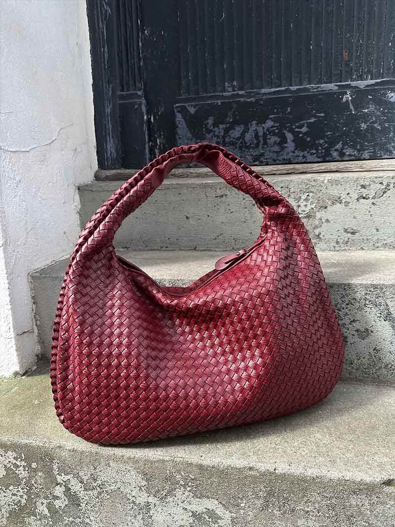 Elegant Woven Grid Shoulder Bag for Everyday Use