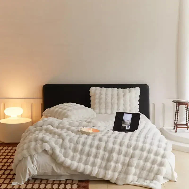 Ultra-Soft Plush Blanket for All-Season Comfort