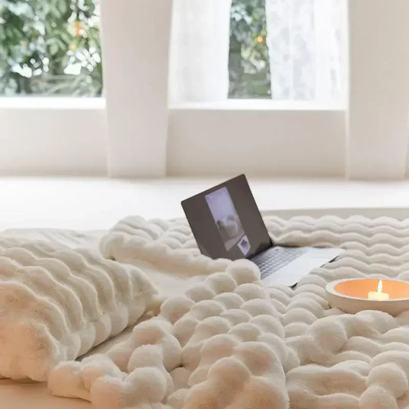 Ultra-Soft Plush Blanket for All-Season Comfort