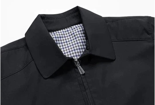 Lightweight Classic Fit Men's Jacket with Practical Pockets