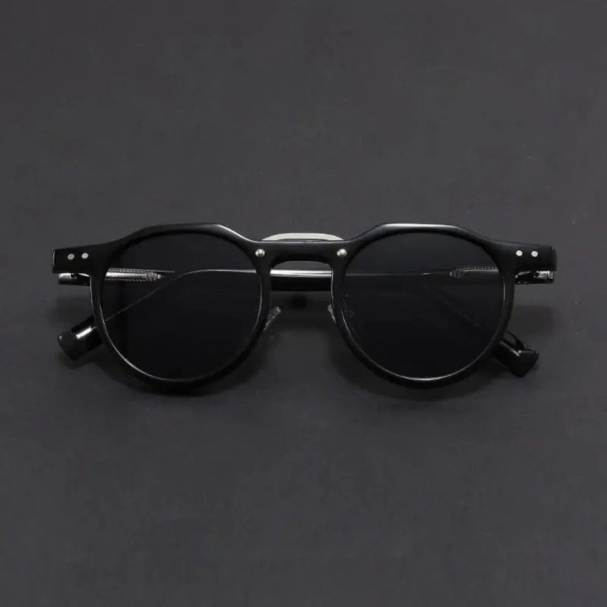 Vintage Round Frame Sunglasses with UV400 Protection