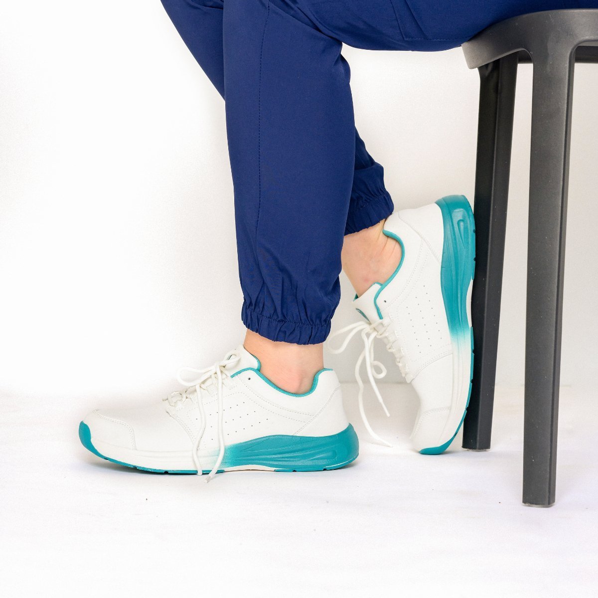 Women's Slip-Resistant Healthcare Work Shoes with Arch Support