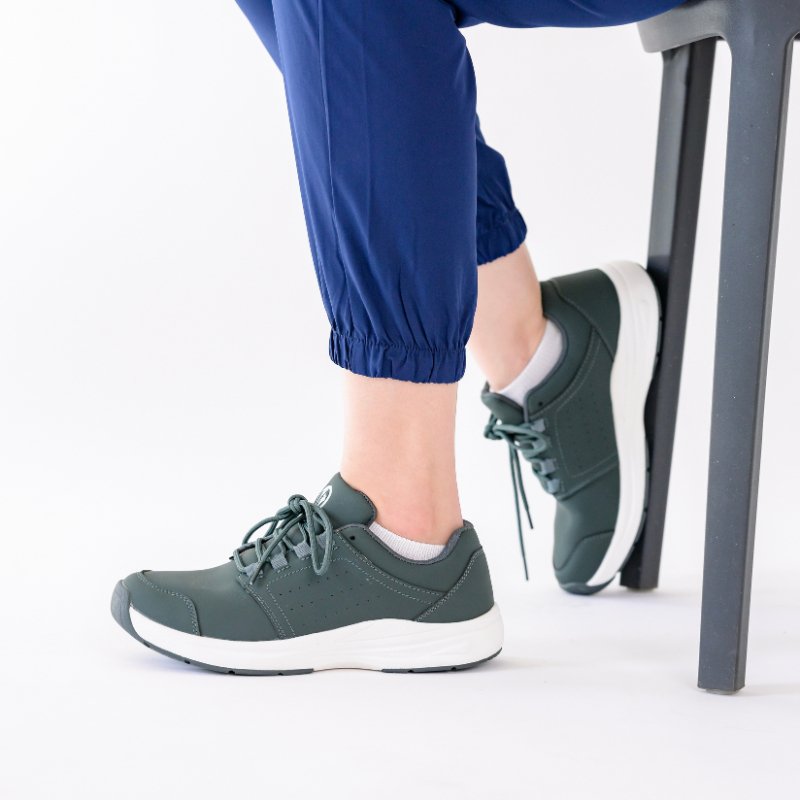 Women's Slip-Resistant Healthcare Work Shoes with Arch Support