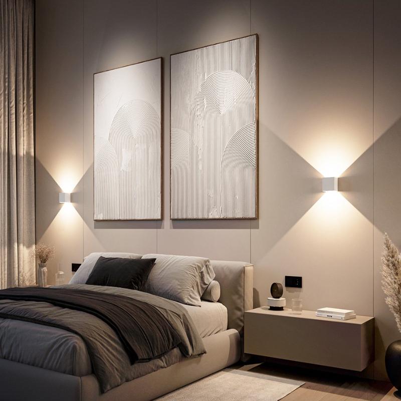 LED Wall Lamp with Warm White Light - Stylish Aluminum Design